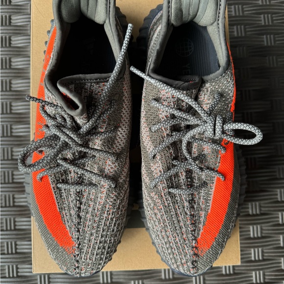 New YZY 350 V2 - Picture 4 of 9